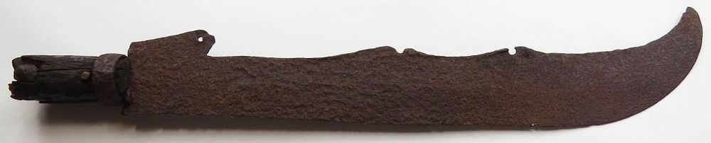 Lot 376: A RARE CHINESE HEALBERD HEAD