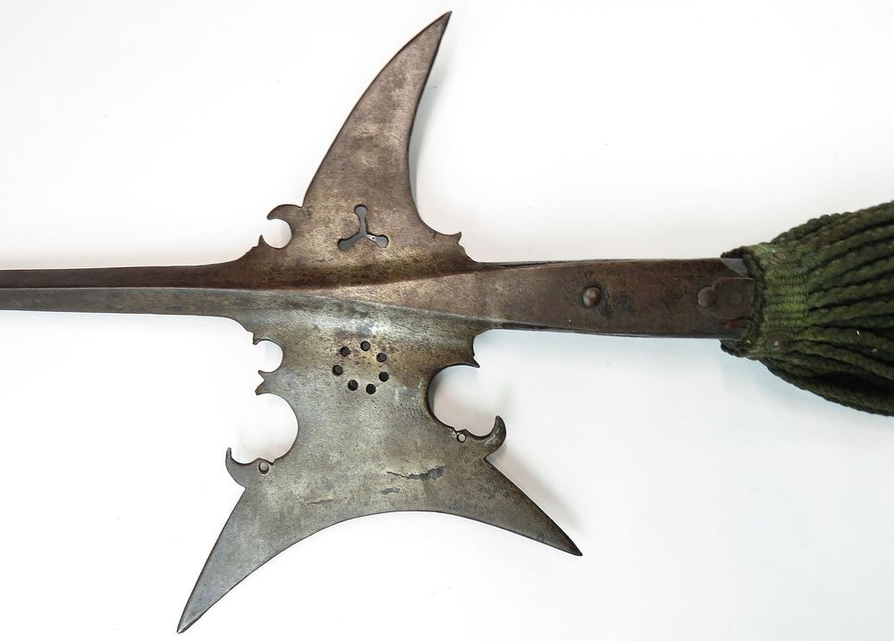 Lot 183: A SWISS HALBERD