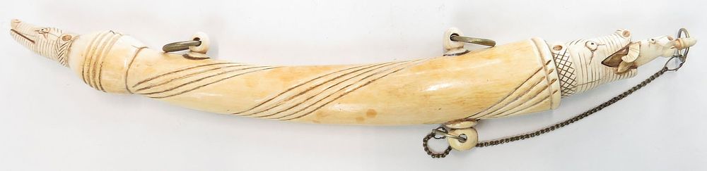 Lot 197: A RARE INDIAN POWDERHORN