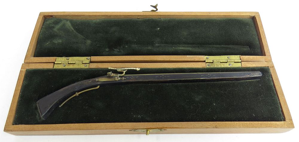 Lot 247: A FINE MINIATURE MATCHLOCK MUSKET BY EDUARDO RUIZ