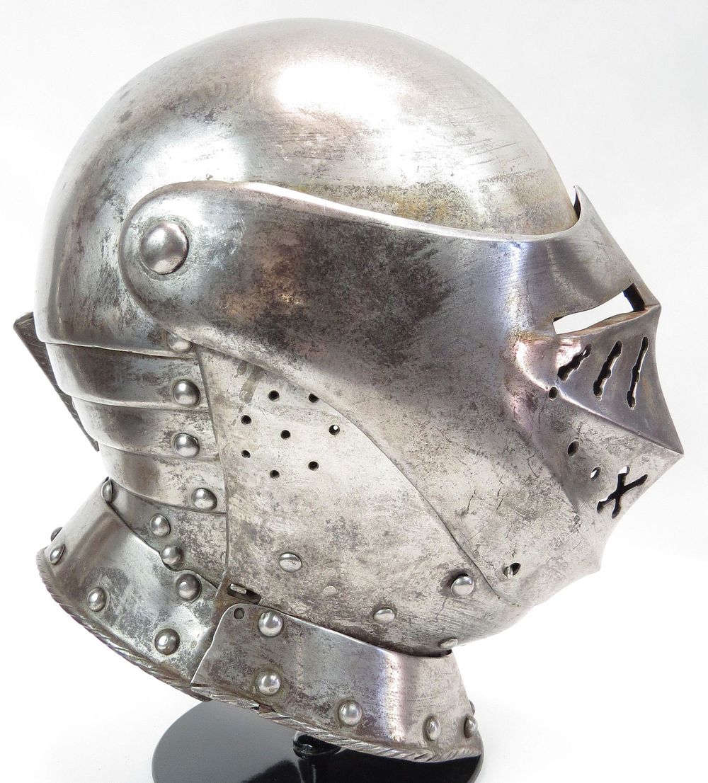 Lot 272: AN ITALIAN CLOSE HELMET
