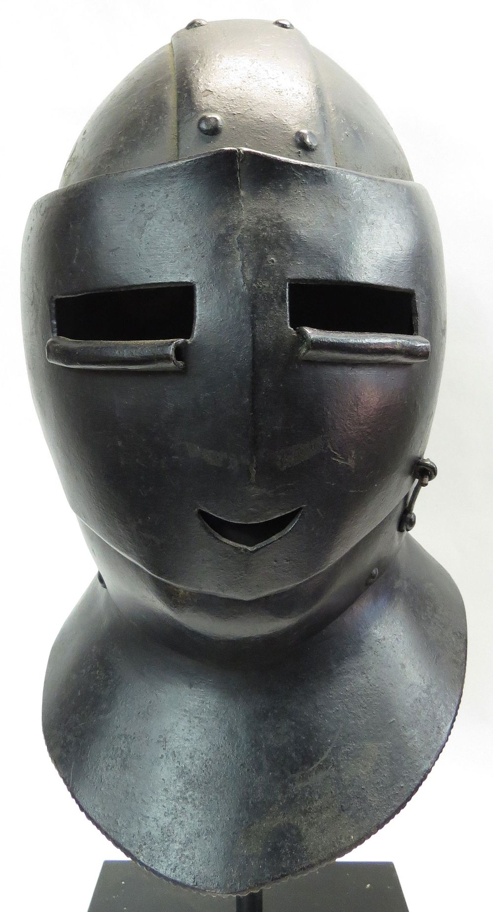 Lot 274: A GERMAN SIEGE HELMET