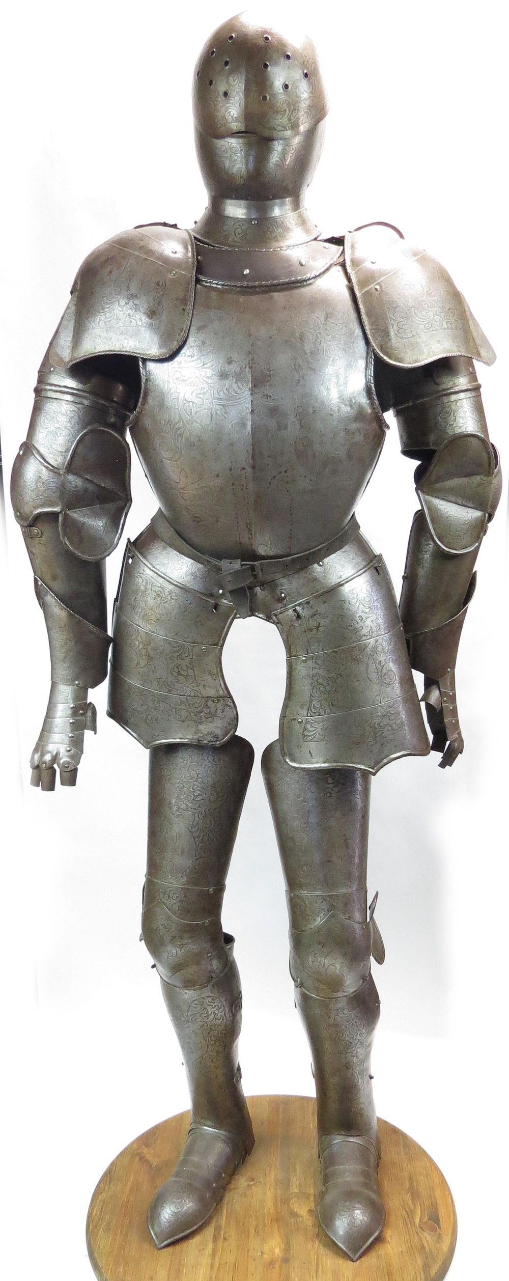 Lot 285: A VICTORIAN-ERA FULL SUIT OF ARMOR