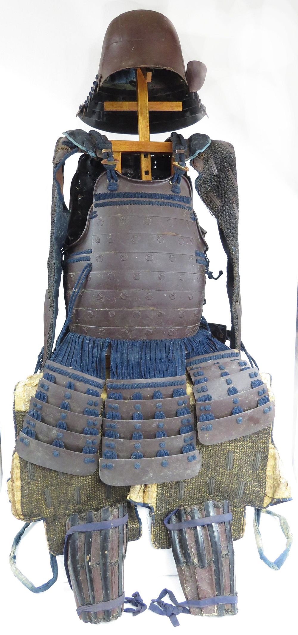 Lot 321: A SUIT OF JAPANSE SAMURAI ARMOR