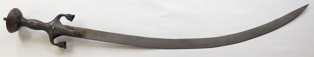 Lot 156: AN AFGHAN PULOWAR SWORD