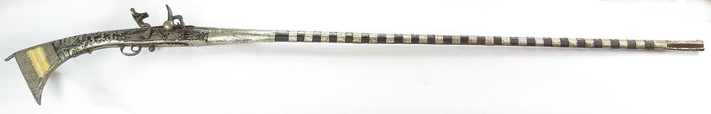 Lot 162: A MOROCCAN SNAPHAUNCE MUSKET