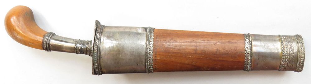 Lot 193: A MORO GUNONG DAGGER