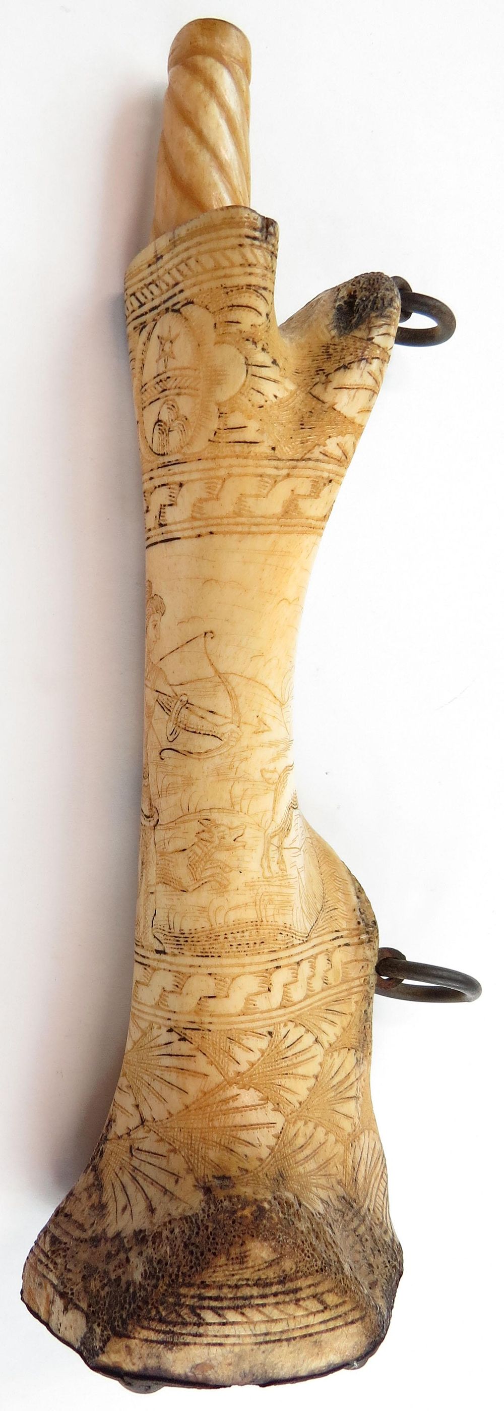 Lot 204: A RARE CONTINENTAL POWDERFLASK