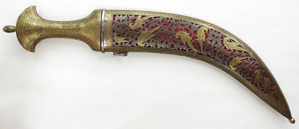 Lot 235: AN INDIAN KHANJAR DAGGER