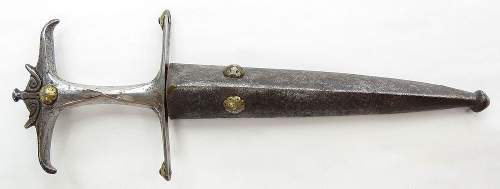 Lot 237: A RARE NURISTAN DAGGER