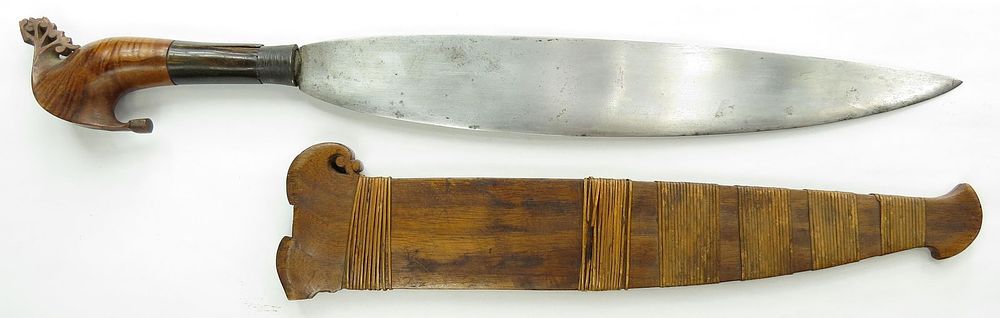 Lot 277: A MORO DATU BARONG SHORTSWORD