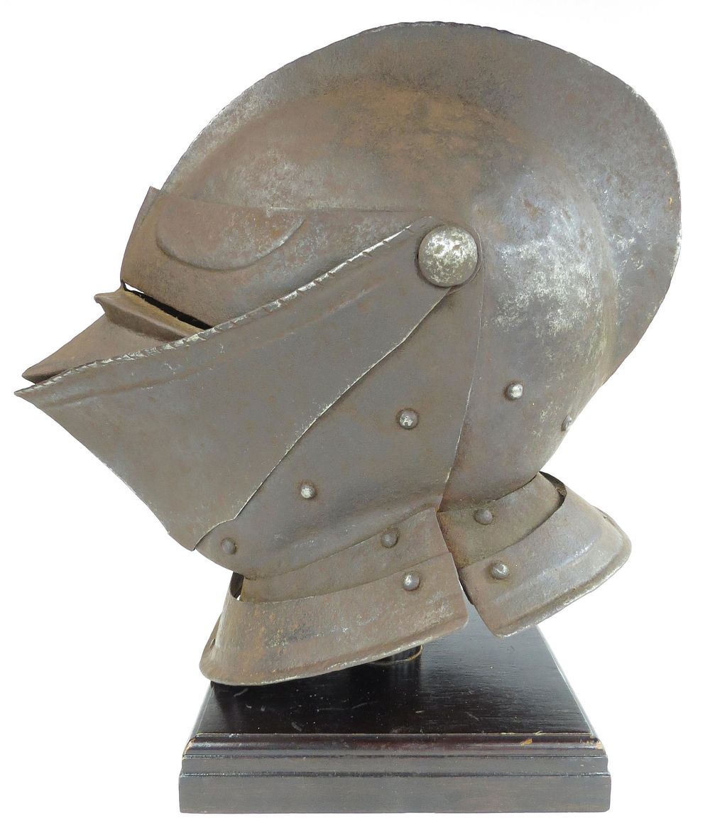 Lot 292: A RARE ENGLISH CLOSE HELMET