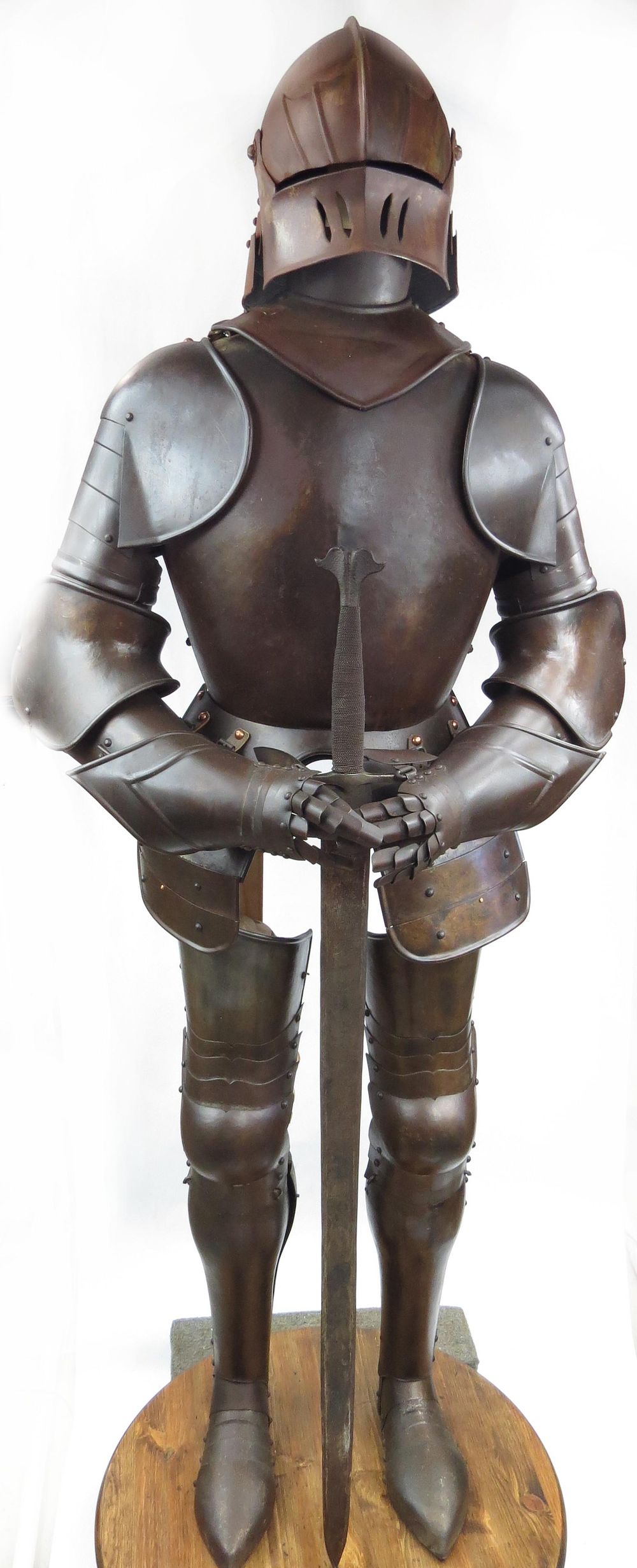 Lot 300: A GEORGIAN-ERA SUIT OF ARMOR