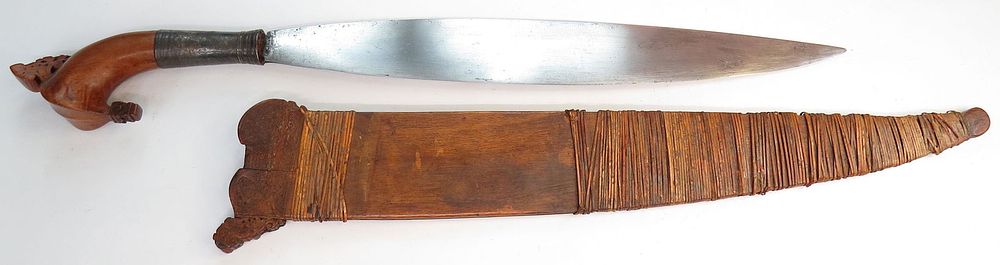 Lot 392: A MORO BARONG SWORD