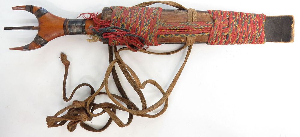 Lot 423: A RARE PHILIPPINES DAGGER