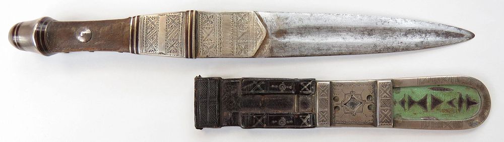 Lot 443: A TUAREG DAGGER