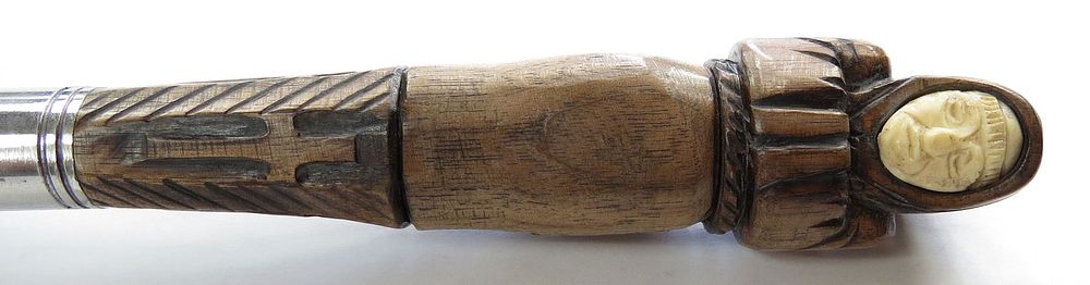 Lot 478: A CONTINENTAL DEFENSE CANE