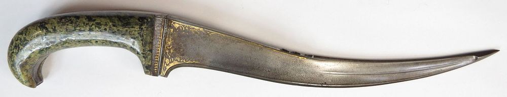 Lot 500: A PERSIAN HARDSTONE-HILTED PESH QABZ DAGGER