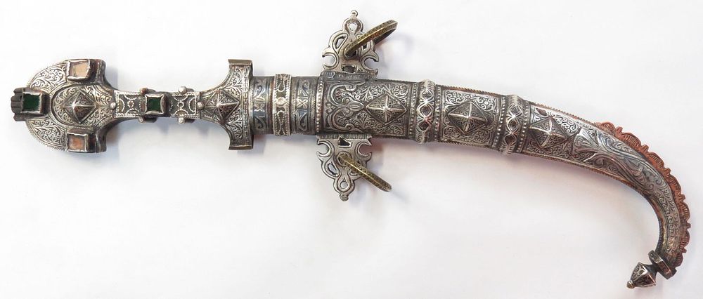 Lot 536: A FINE MOROCCAN KOUMMIYAH DAGGER