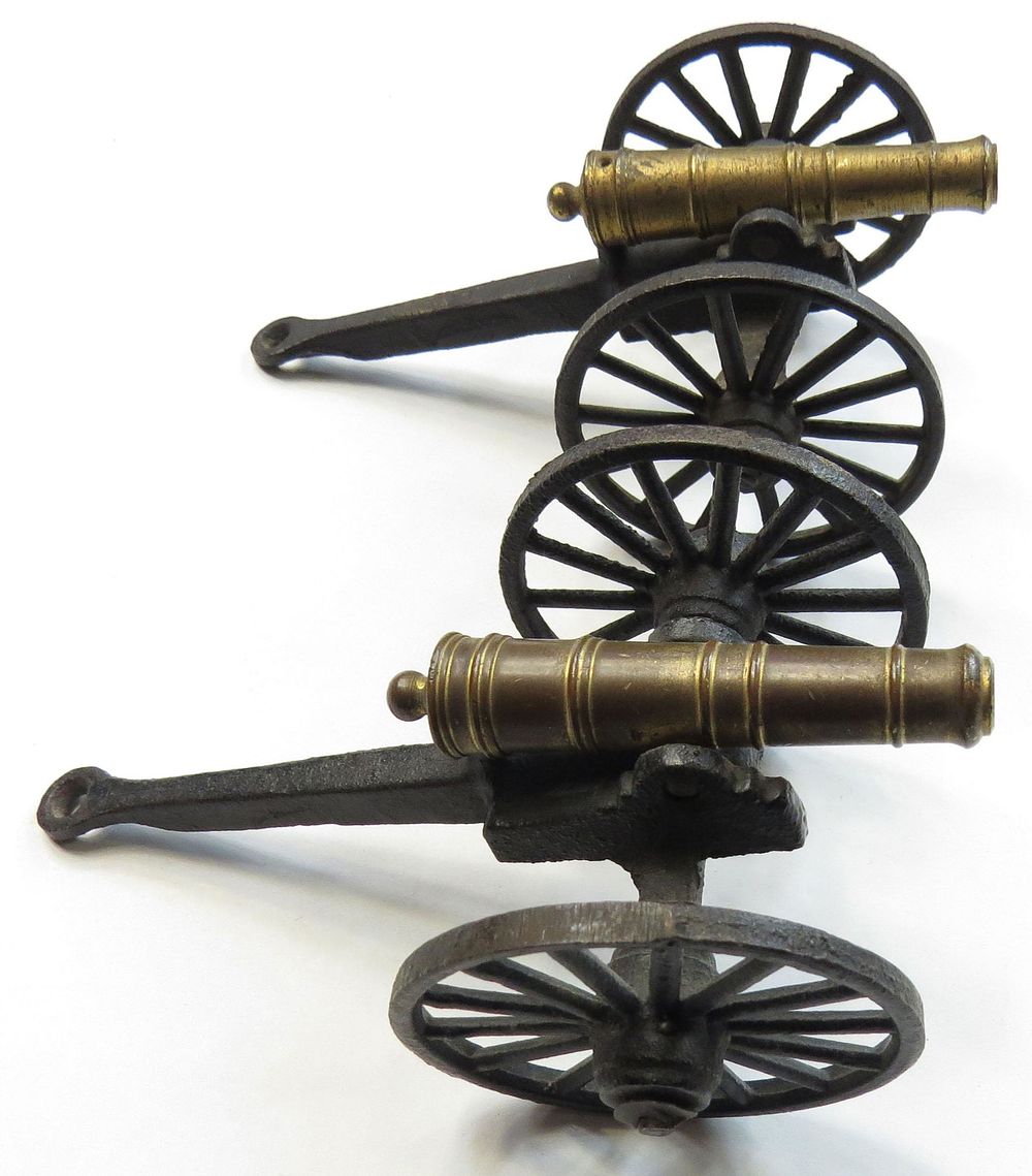 Lot 542: A PAIR OF MODEL CANNONS