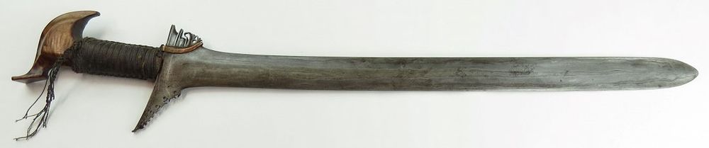 Lot 546: A MORO KRIS SWORD