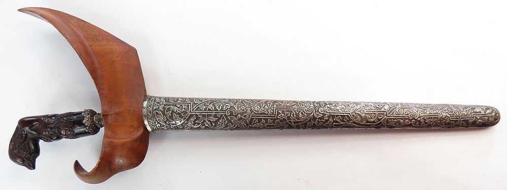 Lot 559: A JAVANESE KRIS SWORD
