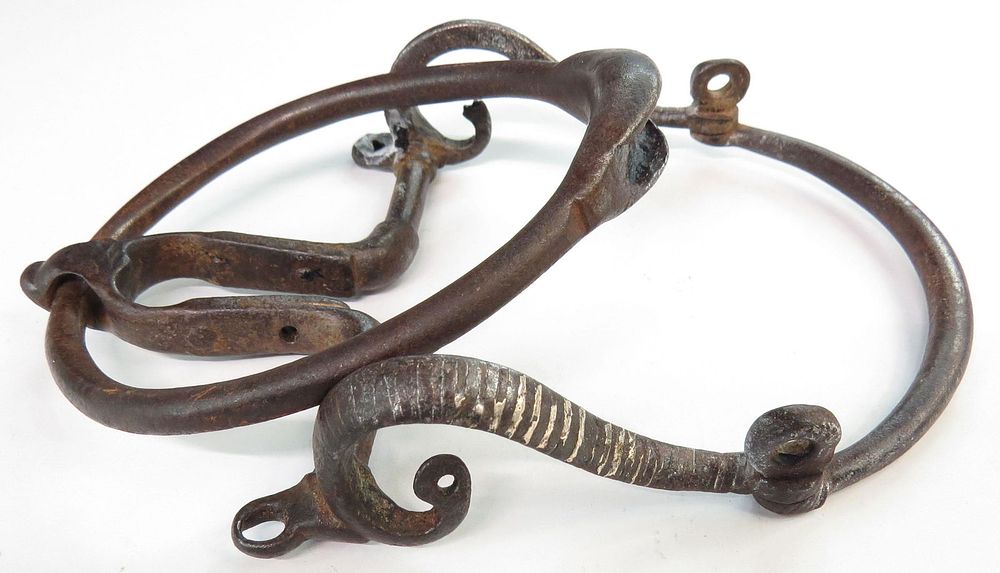Lot 561: A RARE SPANISH COLONIAL RING BIT