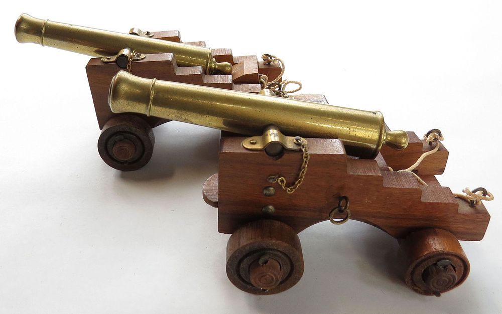 Lot 584: A MATCHED PAIR OF MINIATURE NAVAL CANNONS