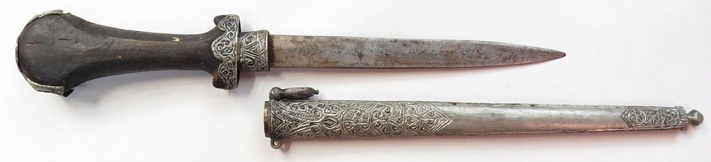 Lot 592: A MOROCCAN KOUMIYYA DAGGER