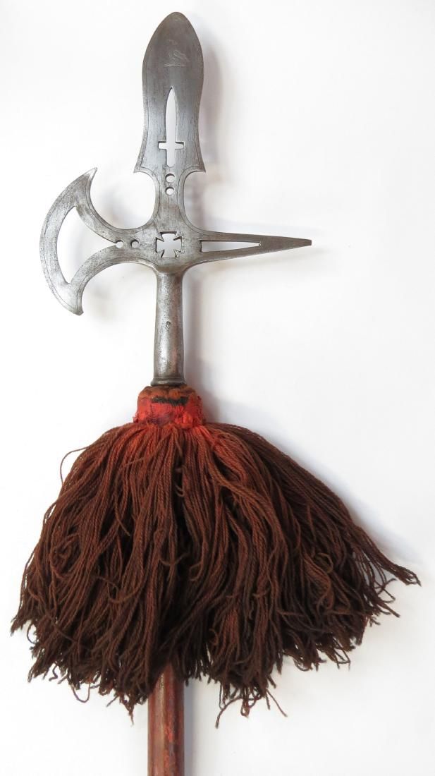 Lot 152: A CONTINENTAL HALBERD
