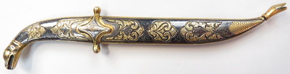 Lot 166: A DAGHESTAN HUNTING DAGGER
