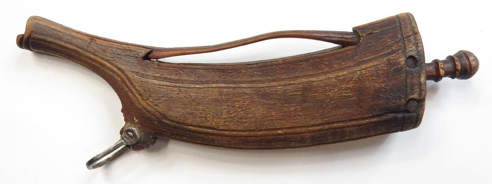 Lot 194: A RARE CENTRAL ASIAN PRIMING FLASK