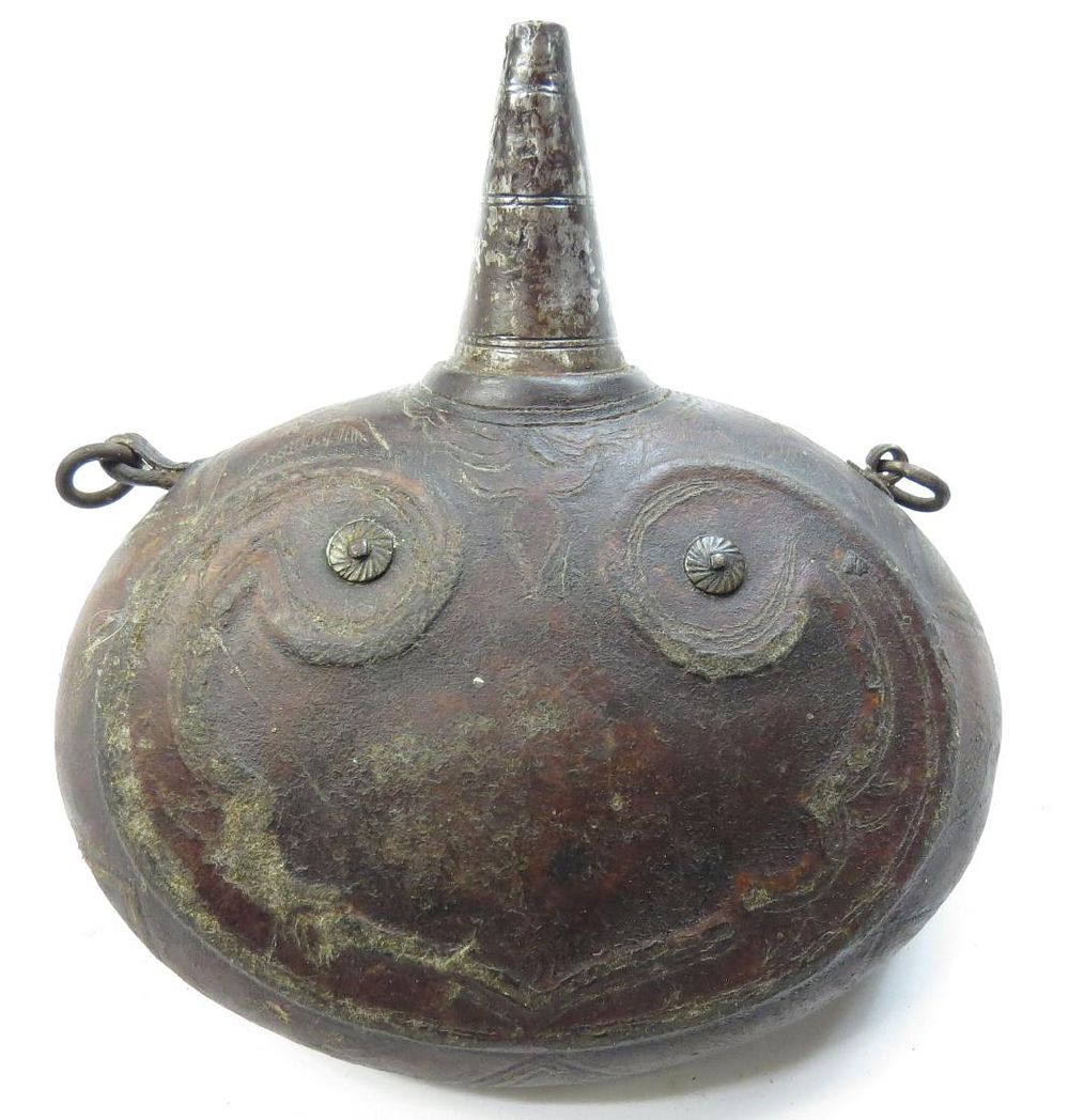 Lot 204: A CENTRAL ASIAN POWDER FLASK