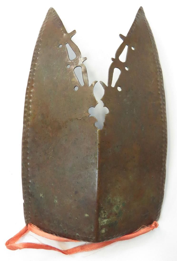 Lot 212: A DAYAK BRASS FOREHEAD PLATE ARMOR