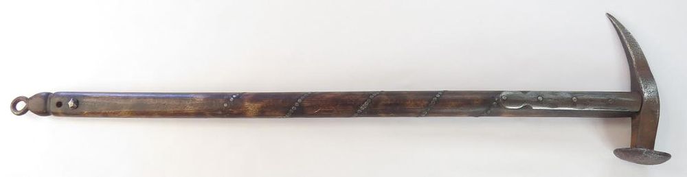 Lot 220: A HUNGARIAN WARHAMMER