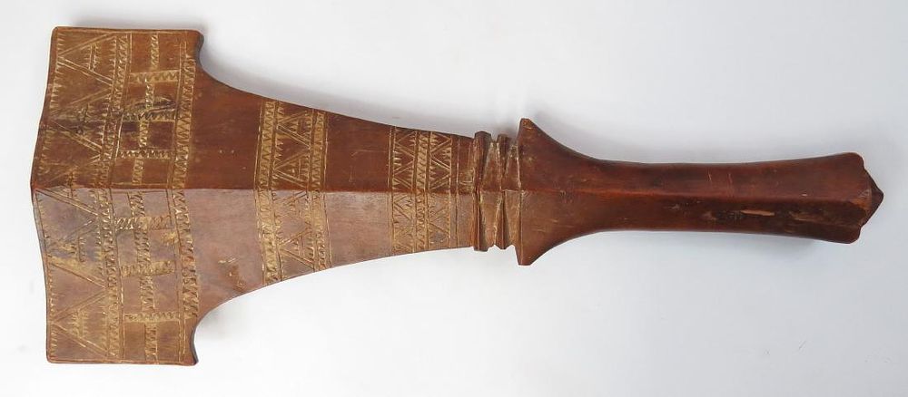 Lot 227: A RARE SAMOAN EARED CLUB