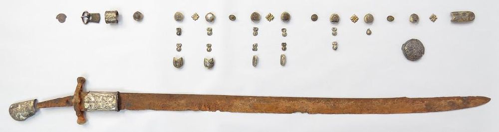 Lot 271: A RARE ANCIENT HUNGARIAN SWORD