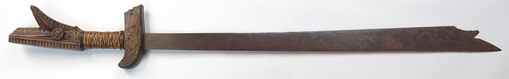 Lot 287: A MORO KAMPILAN SWORD