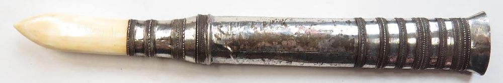 Lot 328: A BURMESE DHA DAGGER