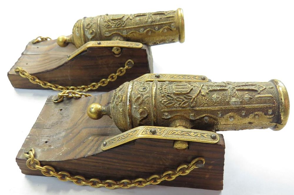 Lot 361: A PAIR OF BLACK POWDER CANNON