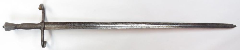 Lot 368: A GERMAN BROADSWORD