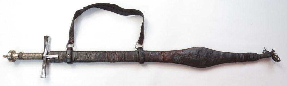 Lot 395: A RARE SUDANESE KASKARA BROADSWORD