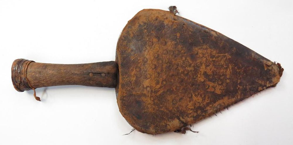 Lot 400: A RARE SUDANESE DAGGER