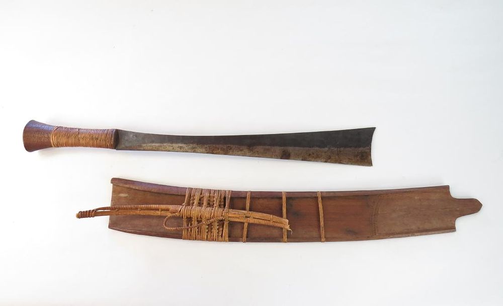 Lot 412: A NAGA HEADHUNTER DAO SWORD