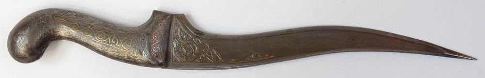 Lot 440: A PERSIAN PESH QABZ DAGGER