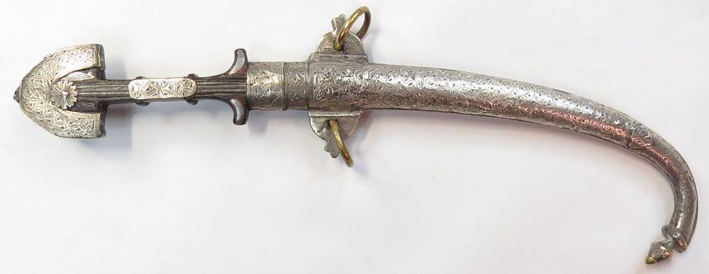 Lot 478: A MOROCCAN KOUMIYYAH DAGGER