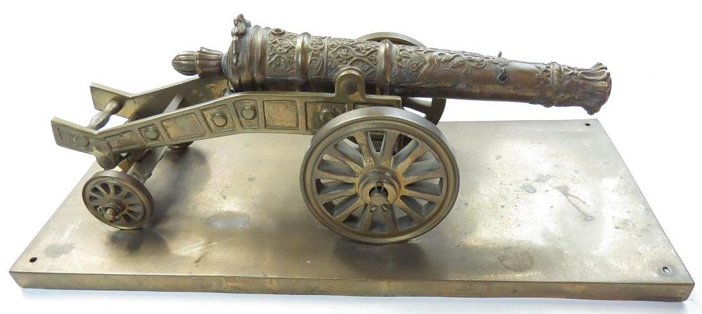 Lot 481: A PRESENTATION MODEL CANNON