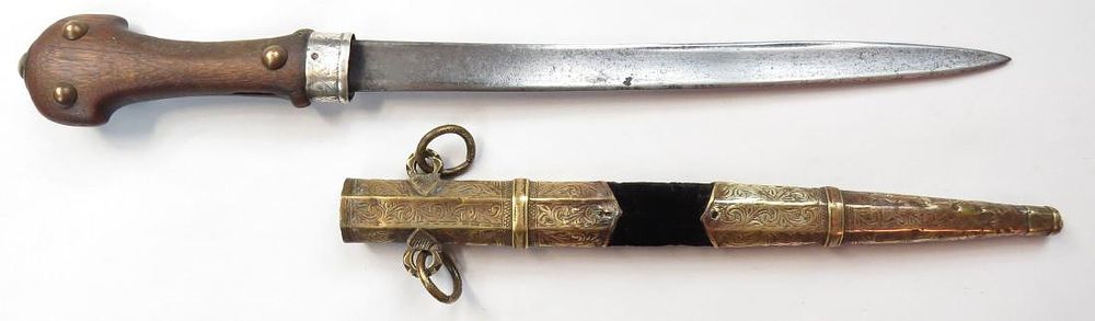 Lot 489: A RARE MOROCCAN GENOUI DAGGER