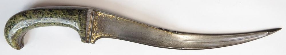 Lot 500: A PERSIAN HARDSTONE-HILTED PESH QABZ DAGGER