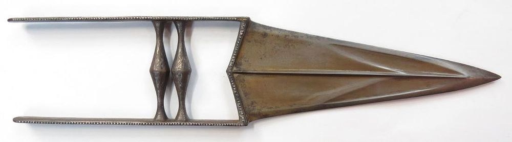 Lot 508: AN INDIAN KATAR DAGGER